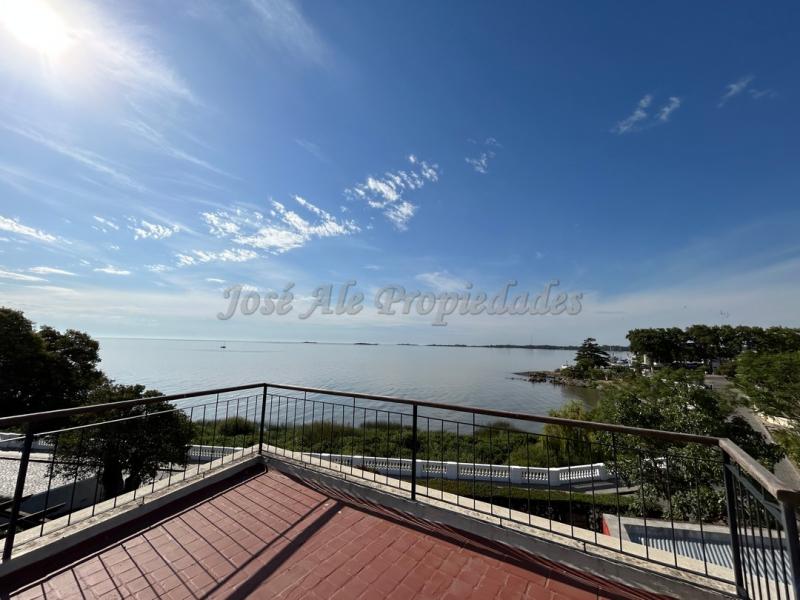 ATENCION! Destacada propiedad ubicada en el corazón del Barrio Histórico con increíble vista a la bahía de Colonia