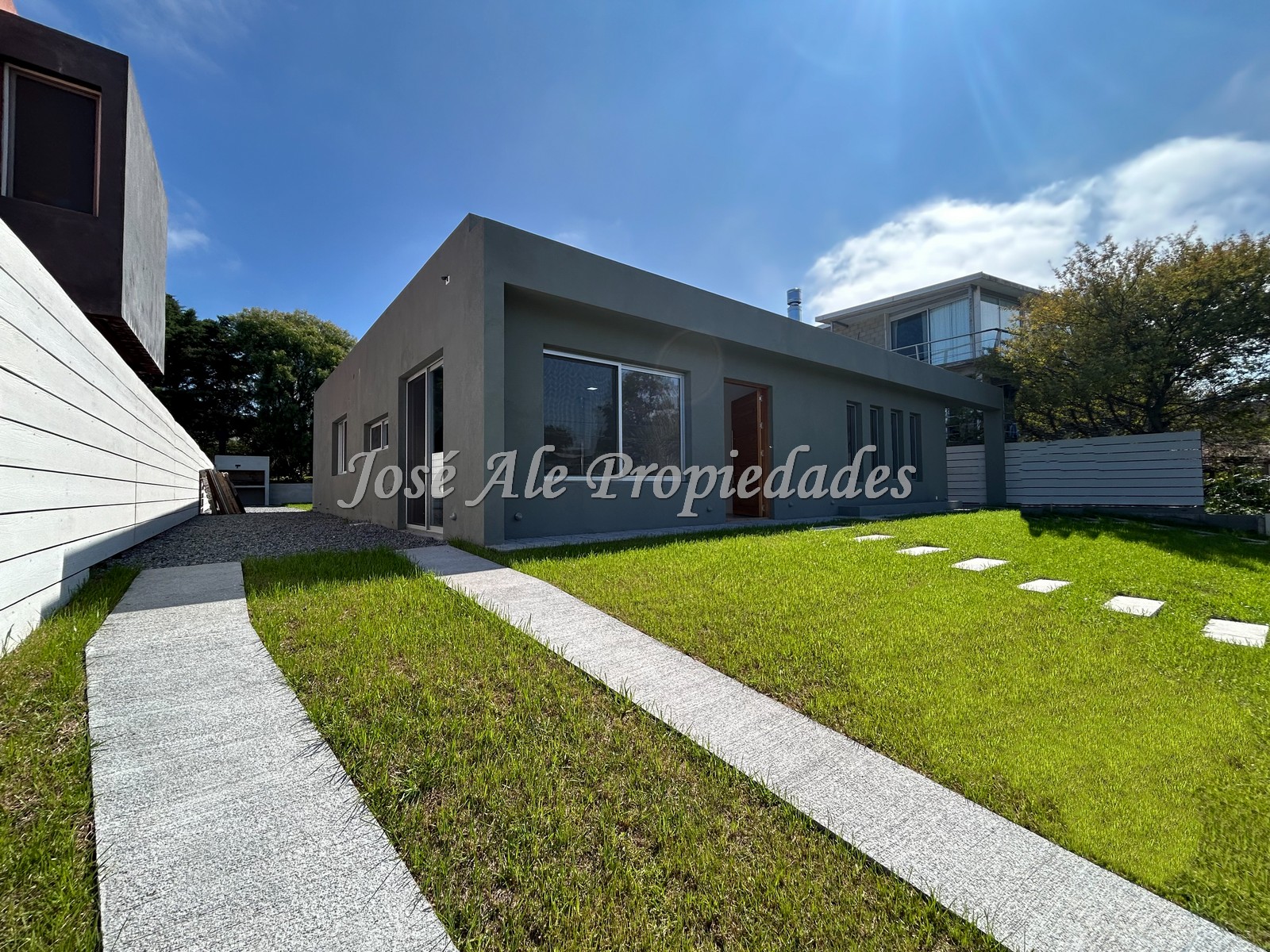 Imagen 2 de Destacada propiedad a estrenar ubicada en zona Balnearia de a pocas cuadras de la Rambla Costanera, Colonia.