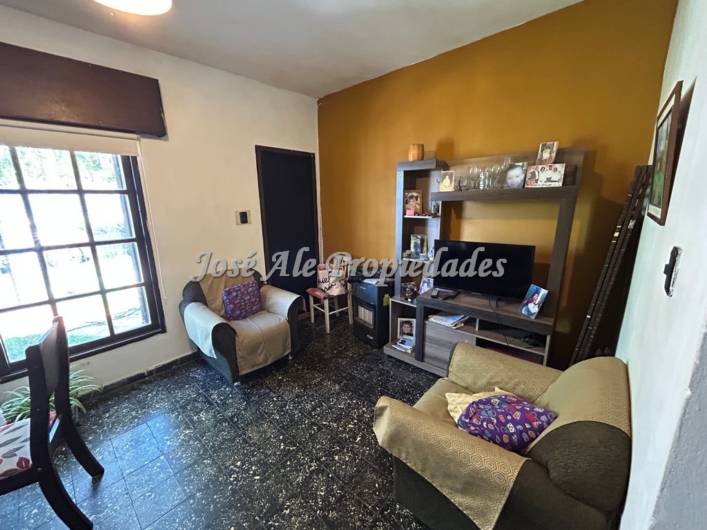 Imagen 2 de Propiedad ubicada en avenida principal, zona comercial de Colonia.