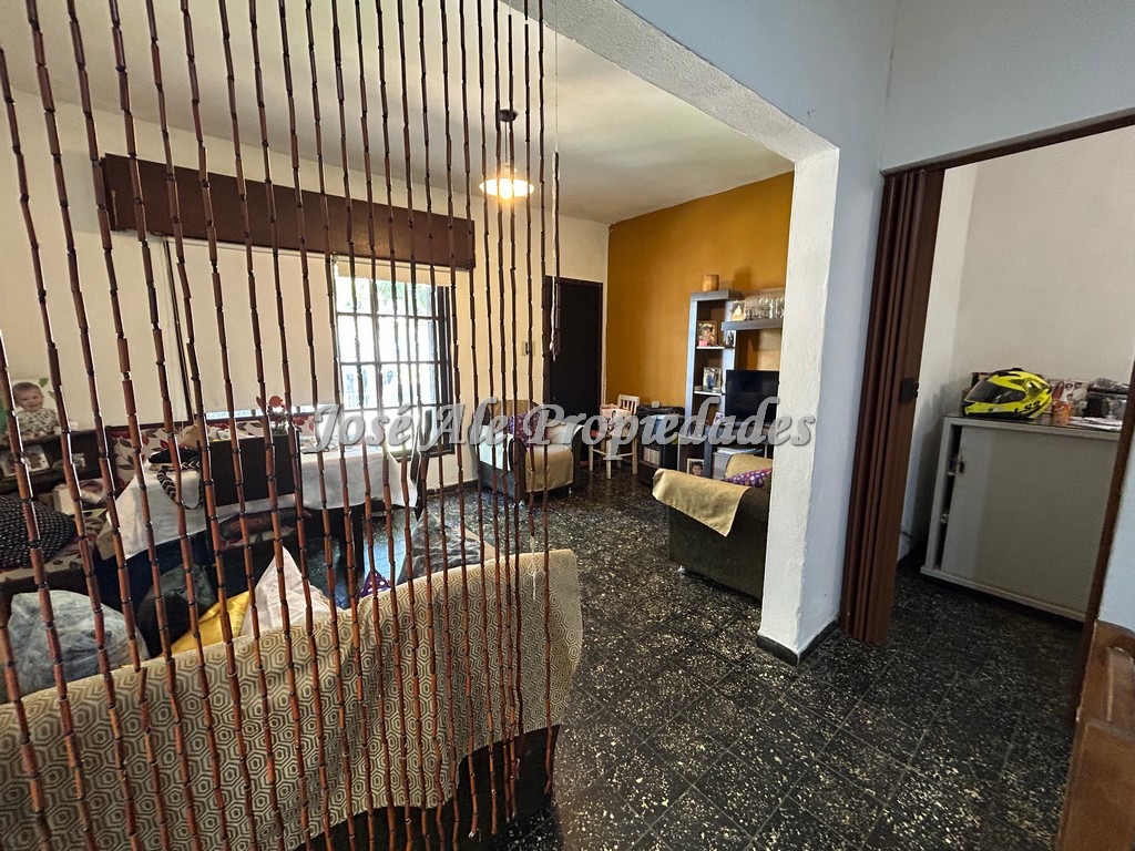 Imagen 4 de Propiedad ubicada en avenida principal, zona comercial de Colonia.