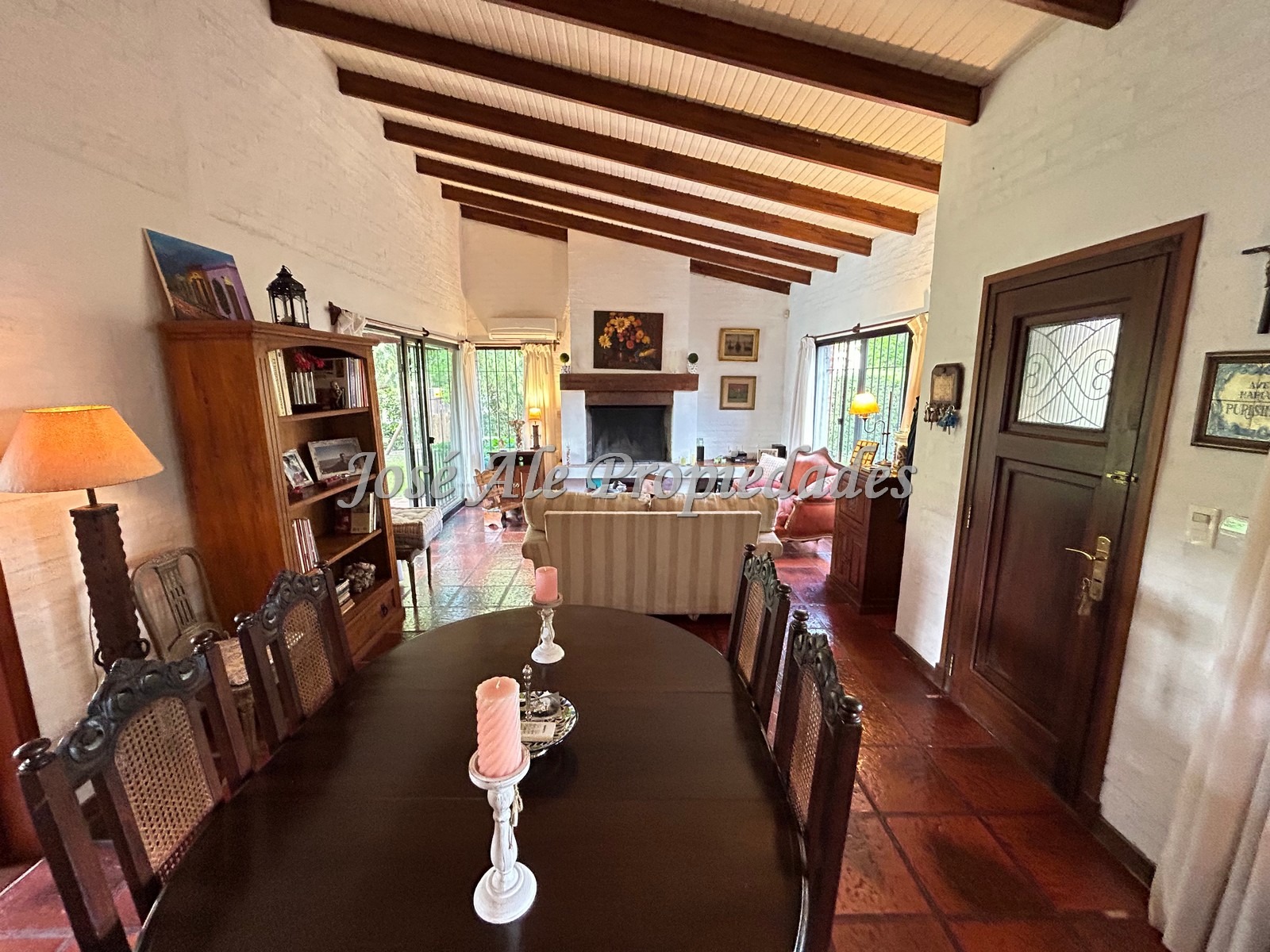 Imagen 2 de Hermosa propiedad de 3 dormitorios, a tan solo 3 cuadras de la Rambla y Playas de Colonia.