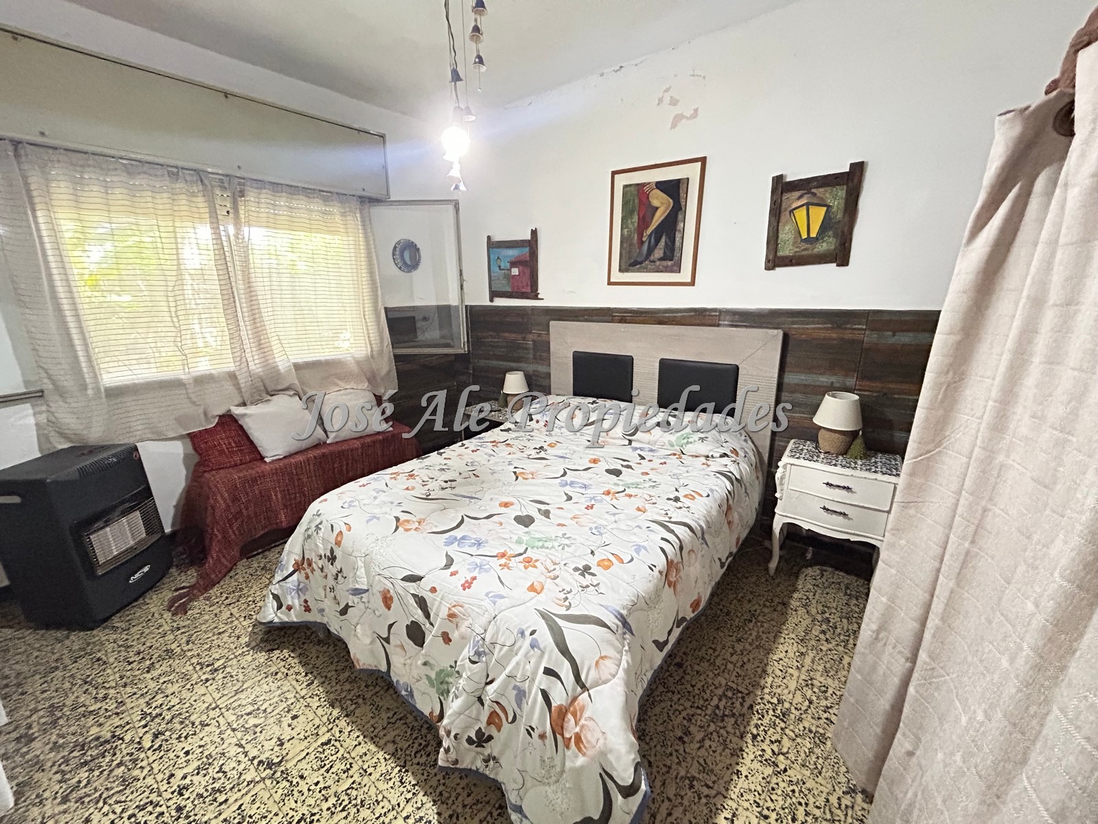 Imagen 7 de Se trata de una casa sólida, de construcción tradicional, que posee ambientes confortables y amplios.