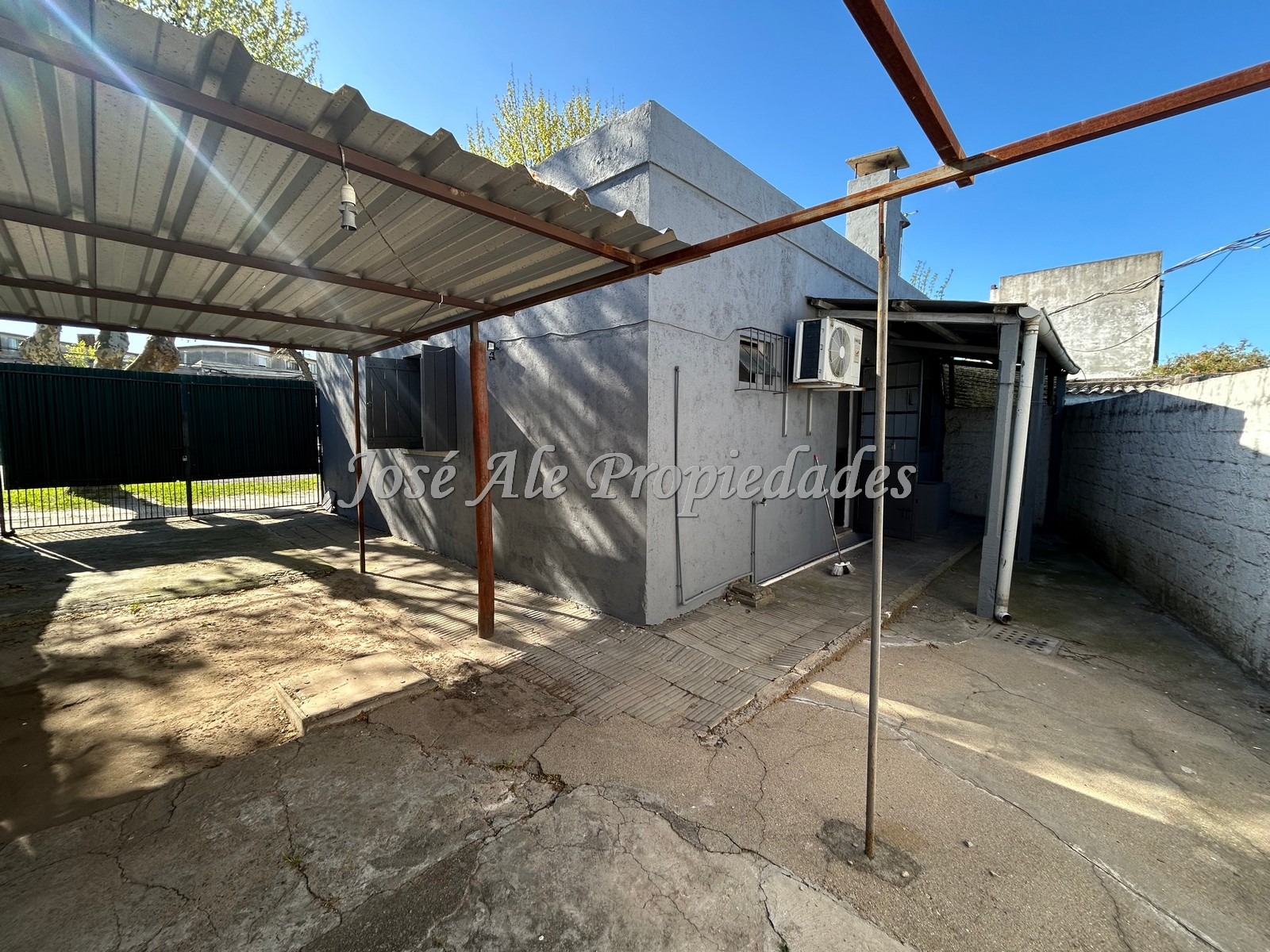 Imagen 8 de Casa ubicada a tan solo 2 cuadras del Shopping de 3 dormitorios.