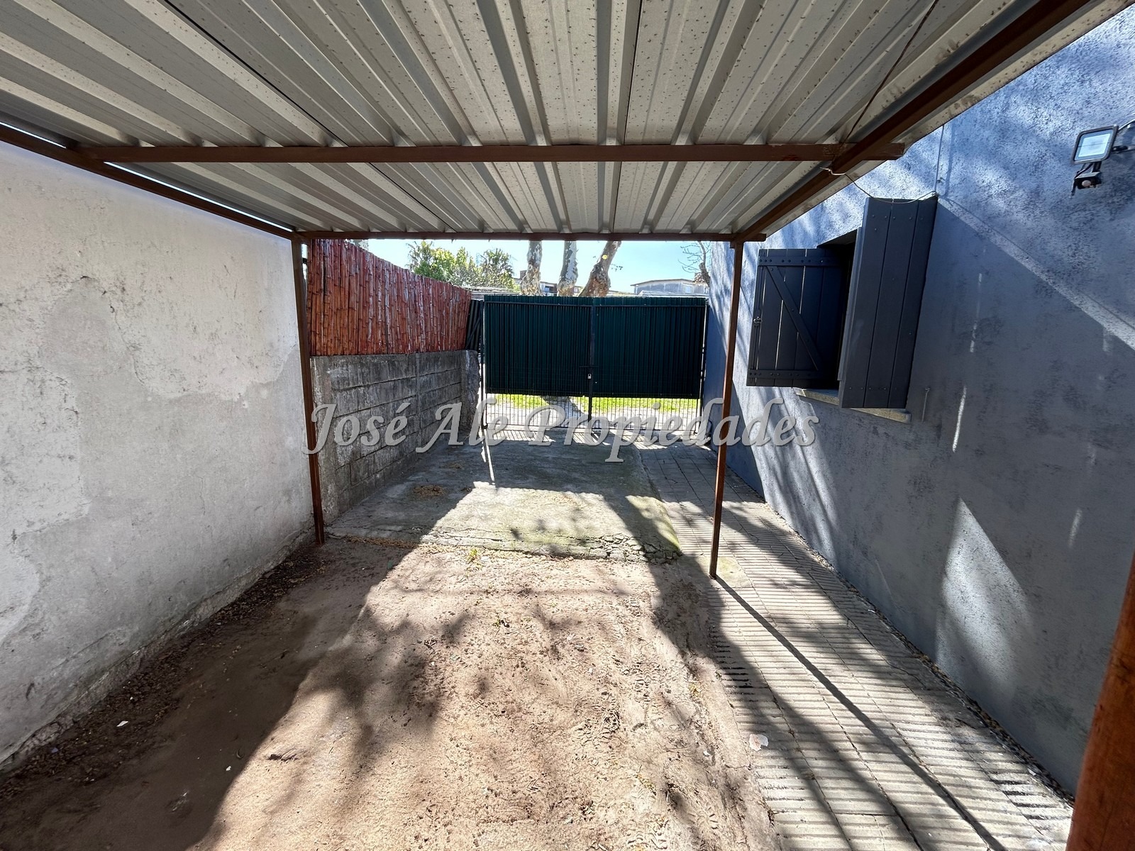 Imagen 9 de Casa ubicada a tan solo 2 cuadras del Shopping de 3 dormitorios.