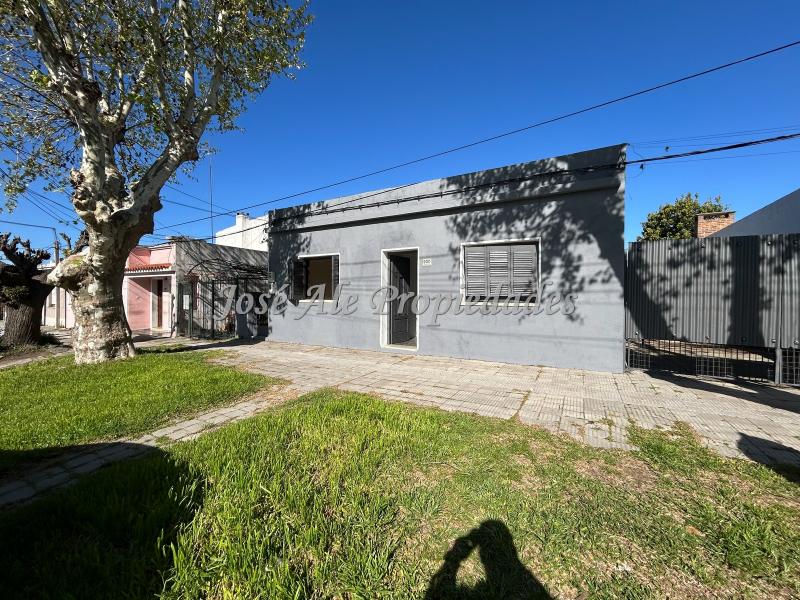 Casa ubicada a tan solo 2 cuadras del Shopping de 3 dormitorios.