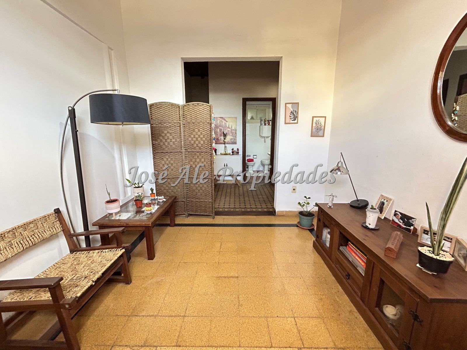 Imagen 2 de Importante propiedad de 130m2 edificados ubicada en el centro de la ciudad de Nueva Helvecia, Colonia.