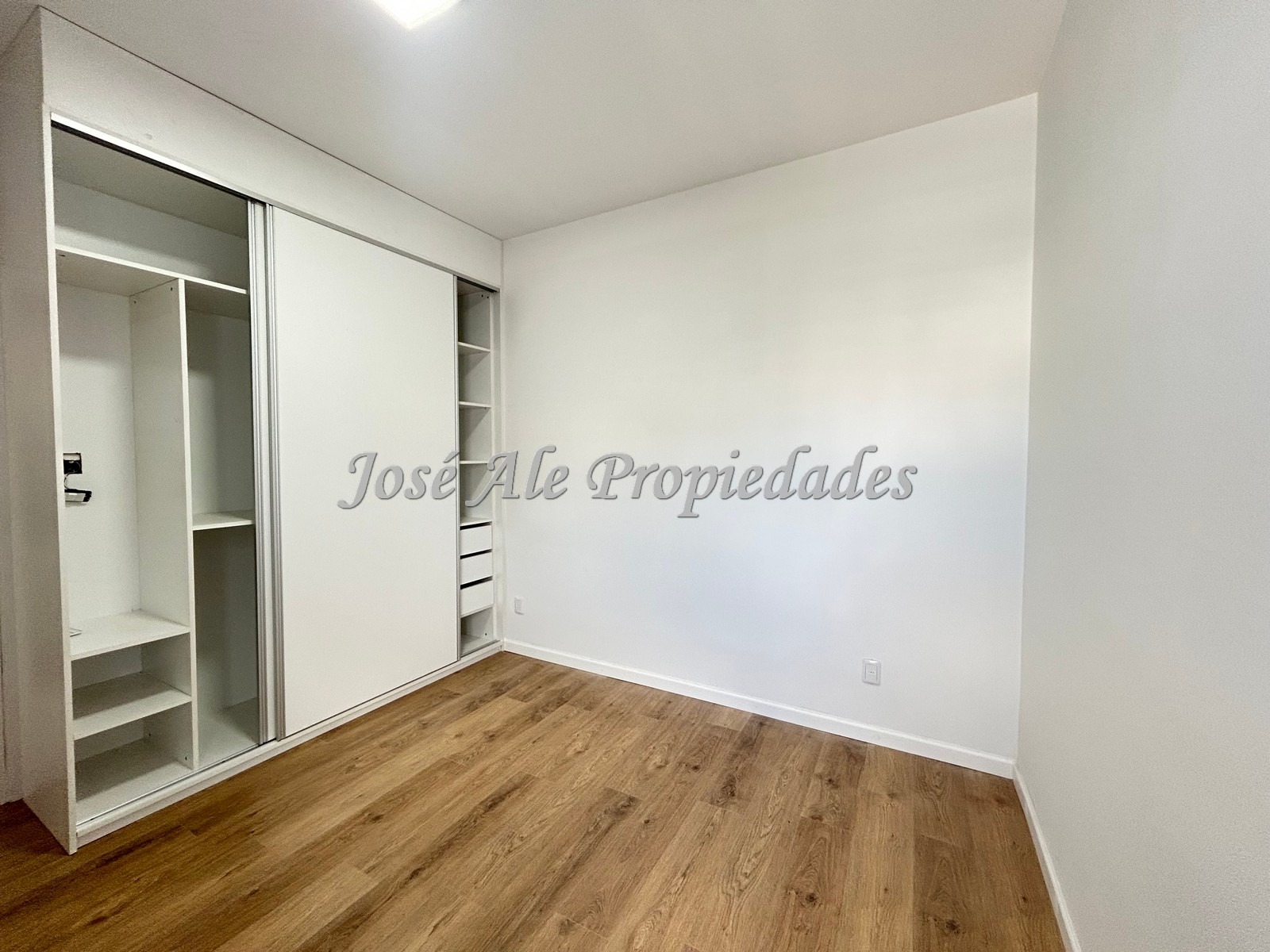 Imagen 7 de Hermosa propiedad completamente reciclada ubicada en el centro de la ciudad de Colonia.