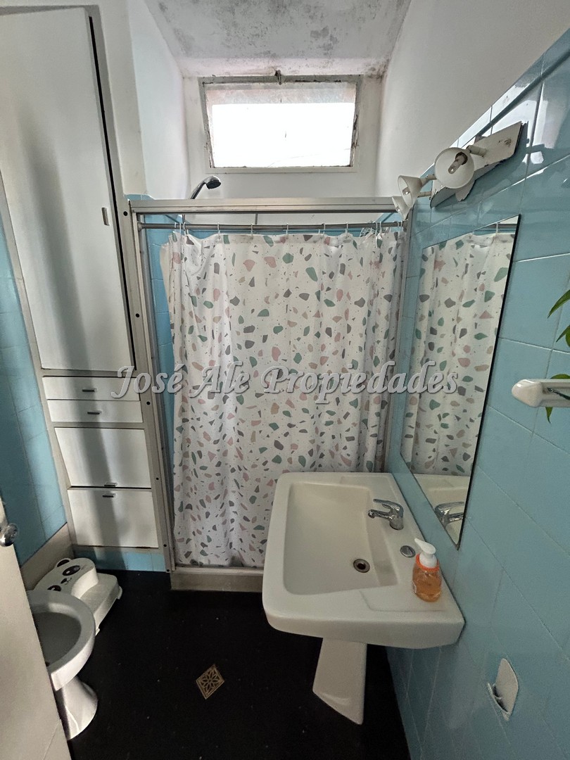 Imagen 7 de A sólo 100 metros de Puerto Comercial (BQB), terminal de ómnibus y Avenida principal Gral. Flores.