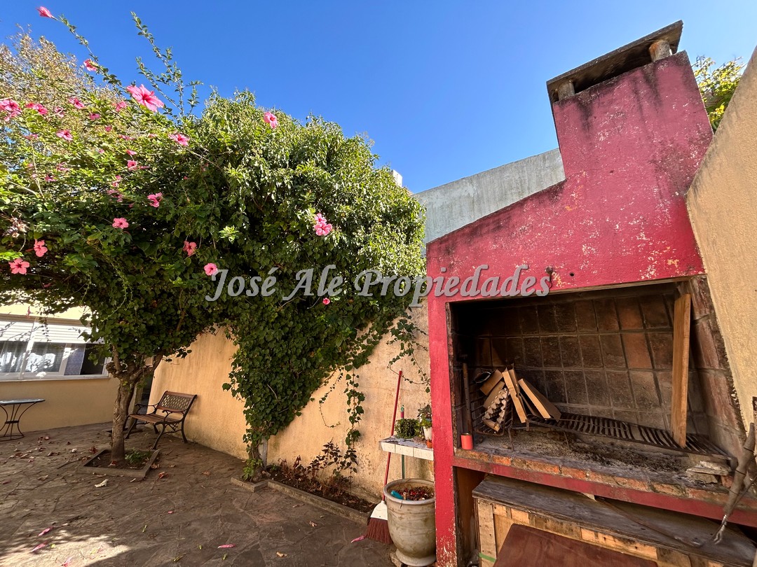 Imagen 9 de A sólo 100 metros de Puerto Comercial (BQB), terminal de ómnibus y Avenida principal Gral. Flores.