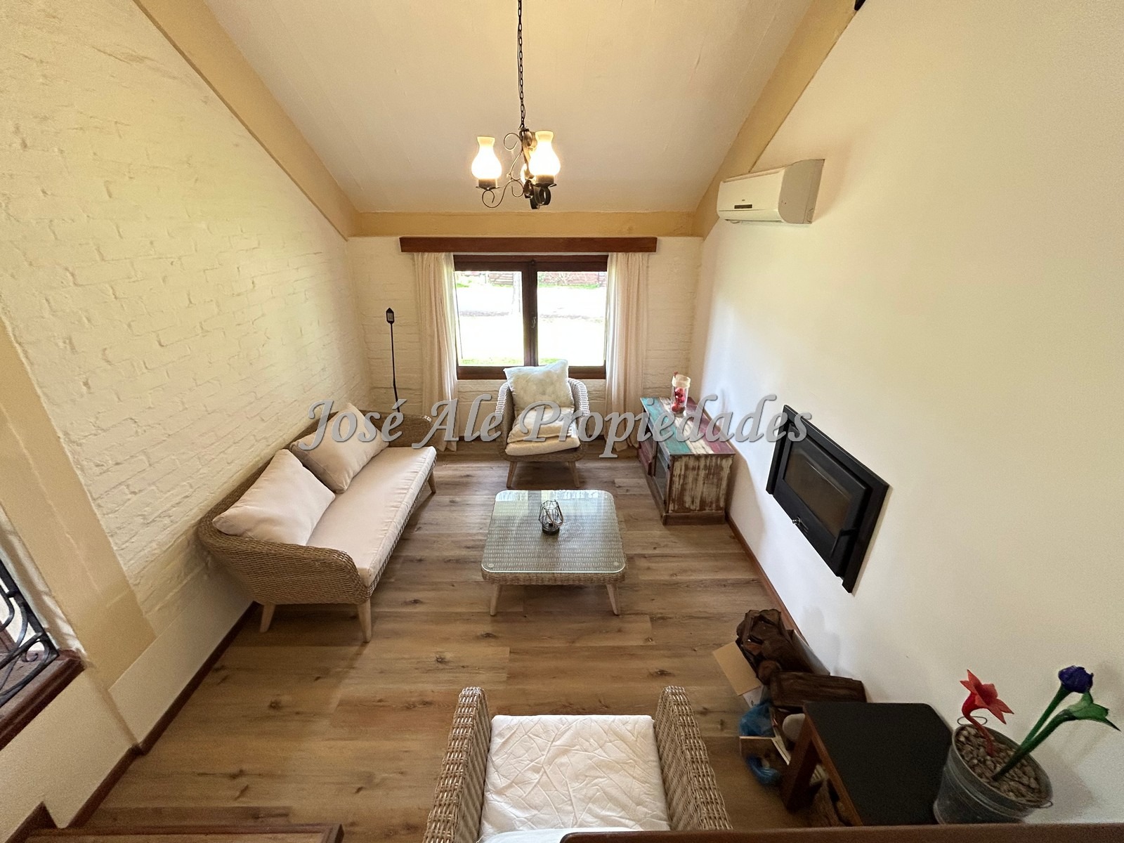 Imagen 4 de Espléndida propiedad en esquina, ubicada en Real de San Carlos, rodeada por un entorno de tranquilidad y naturaleza.