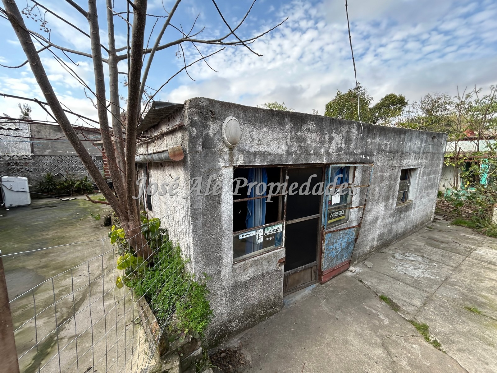 Imagen 10 de Casa de 2 dormitorios con galpón ubicada en el centro de Juan Lacaze, Colonia.