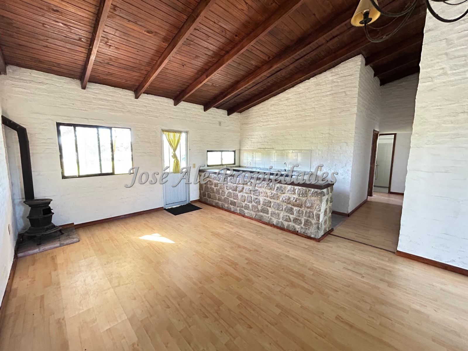 Imagen 2 de NUEVO PRECIO! Propiedad de 4 dormitorios ubicada en el Real de San Carlos, Colonia.