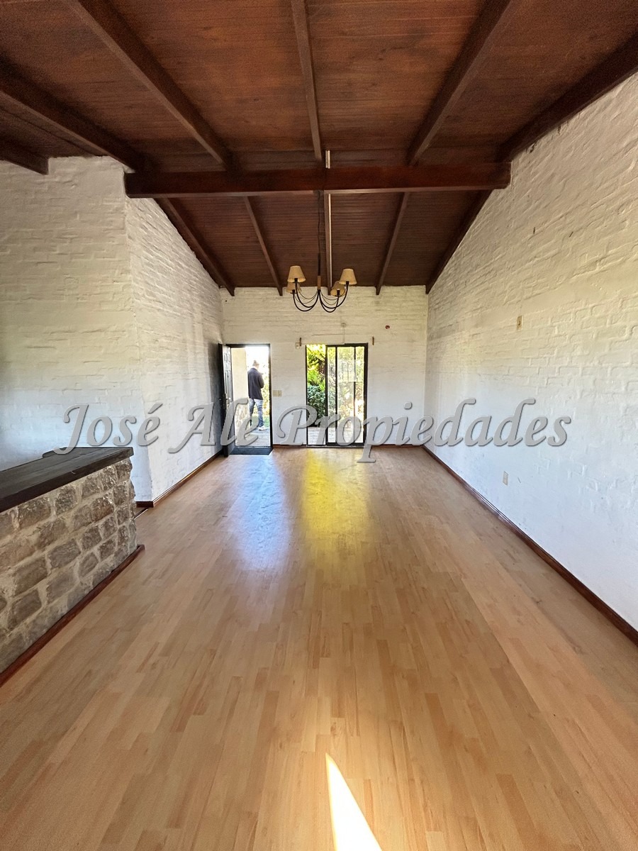 Imagen 4 de NUEVO PRECIO! Propiedad de 4 dormitorios ubicada en el Real de San Carlos, Colonia.