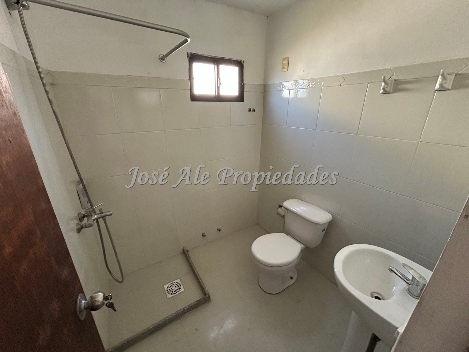 Imagen 6 de NUEVO PRECIO! Propiedad de 4 dormitorios ubicada en el Real de San Carlos, Colonia.