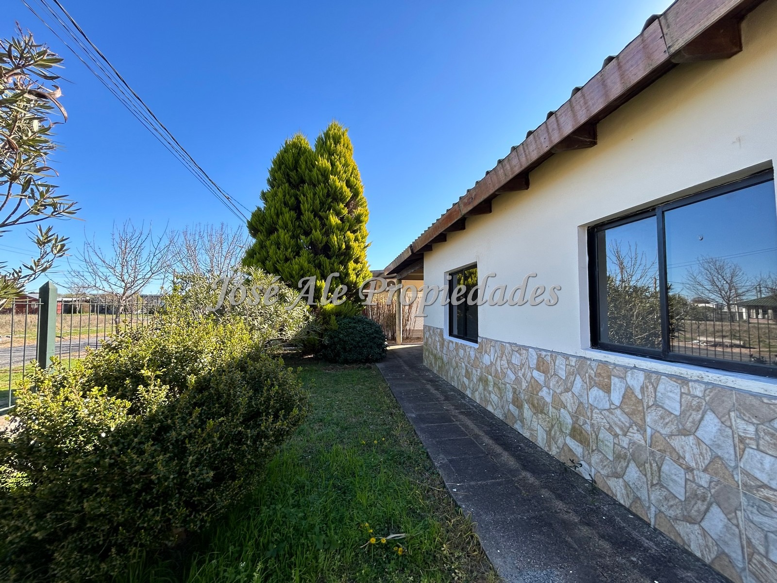 Imagen 7 de NUEVO PRECIO! Propiedad de 4 dormitorios ubicada en el Real de San Carlos, Colonia.