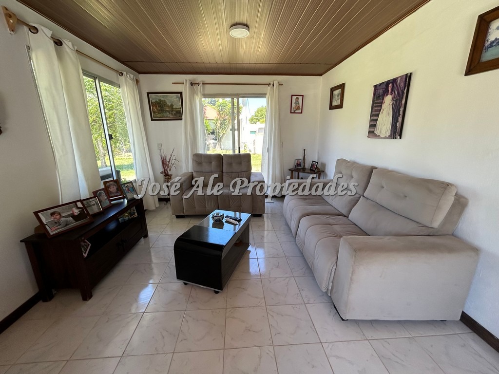 Imagen 3 de Casa ubicada sobre la Ruta Nacional 1 antes de la Bodega Bernardi.