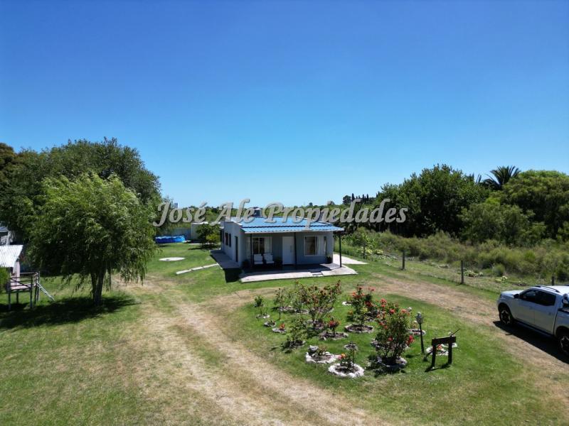 Casa ubicada sobre la Ruta Nacional 1 antes de la Bodega Bernardi.