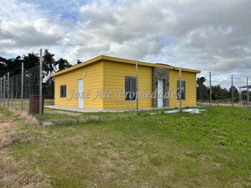 Casa ubicada en ruta 21 a tan solo 10 minutos del centro de la ciudad de Colonia del Sacramento.