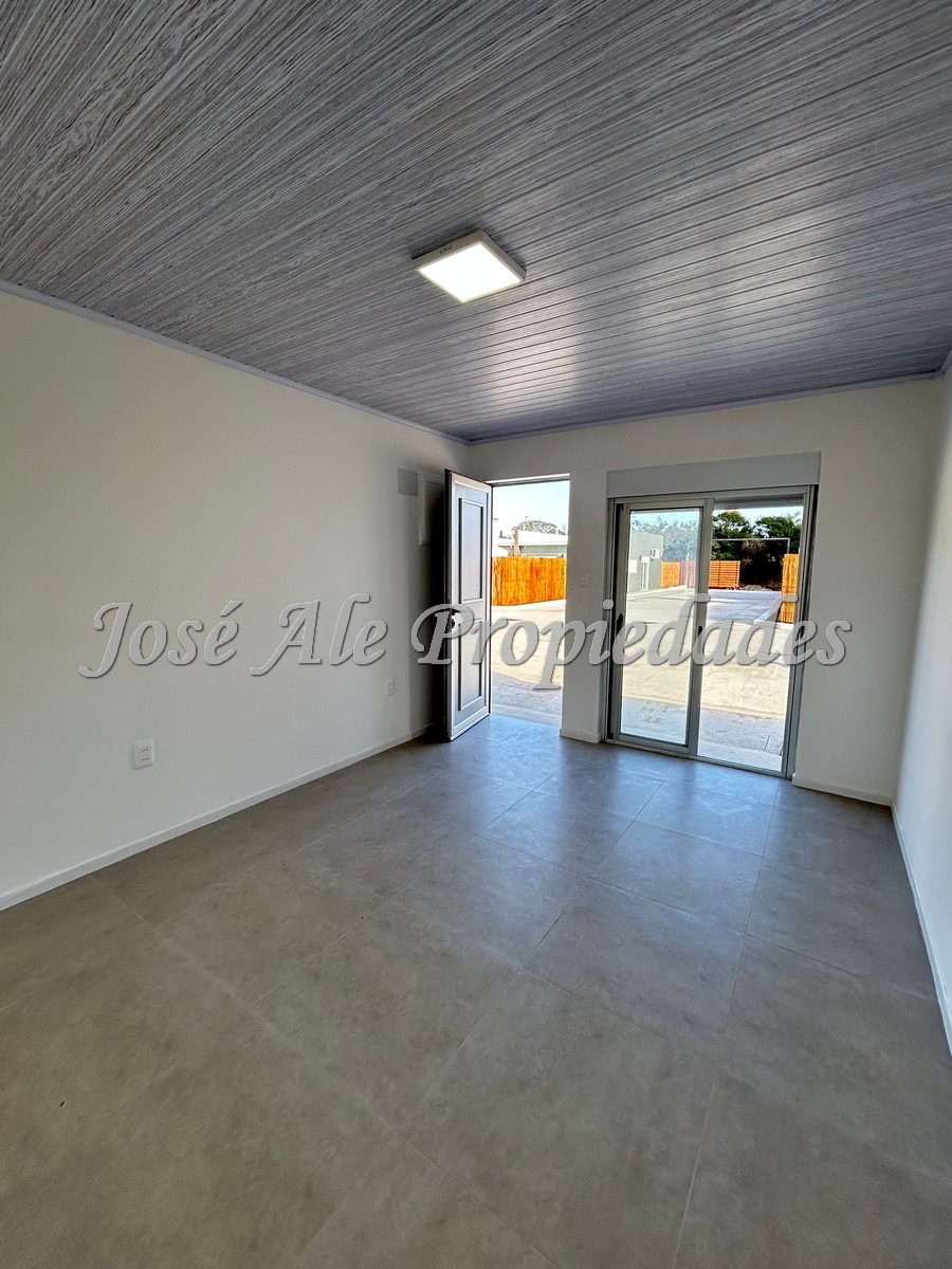 Imagen 2 de Casa de 2 dormitorios a estrenar con renta ubicada en agradable entorno en el Real de San Carlos, Colonia.