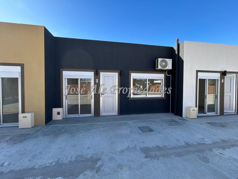 Casa de 2 dormitorios a estrenar con renta ubicada en agradable entorno en el Real de San Carlos, Colonia.