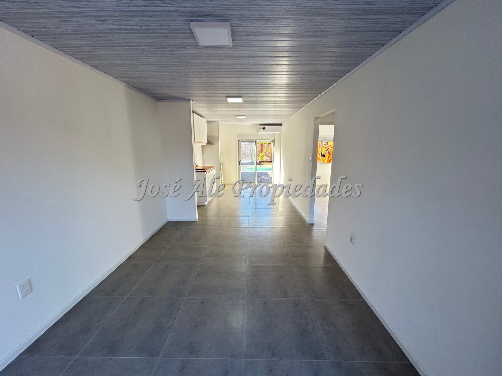 Imagen 3 de Casa de 2 dormitorios a estrenar ubicada en agradable entorno en el Real de San Carlos, Colonia.