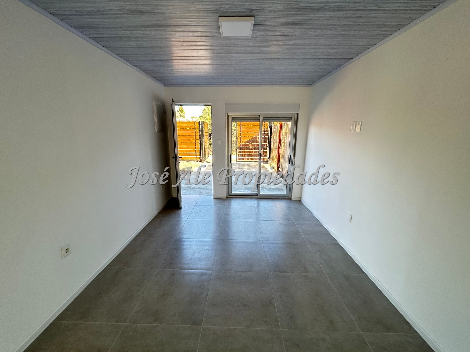 Imagen 3 de Casa de 2 dormitorios a estrenar con renta ubicada en agradable entorno en el Real de San Carlos, Colonia