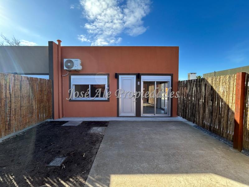 Casa de 2 dormitorios a estrenar con renta ubicada en agradable entorno en el Real de San Carlos, Colonia