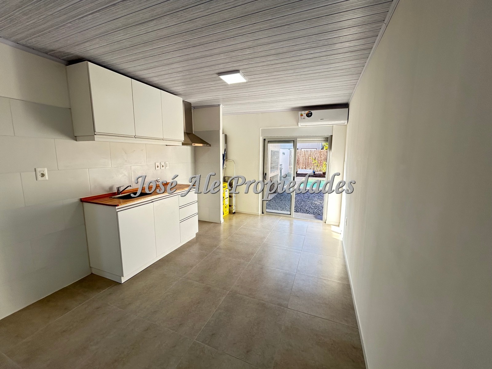 Imagen 4 de Casa de 2 dormitorios a estrenar con renta ubicada en agradable entorno en el Real de San Carlos, Colonia.