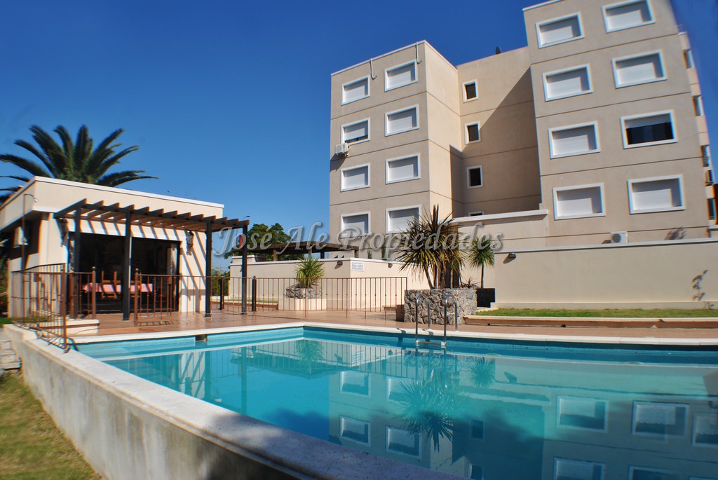 Imagen 1 de Espectacular departamento ubicado en Rambla Costanera de Colonia del Sacramento, con magnífica vista al Río de la Plata.