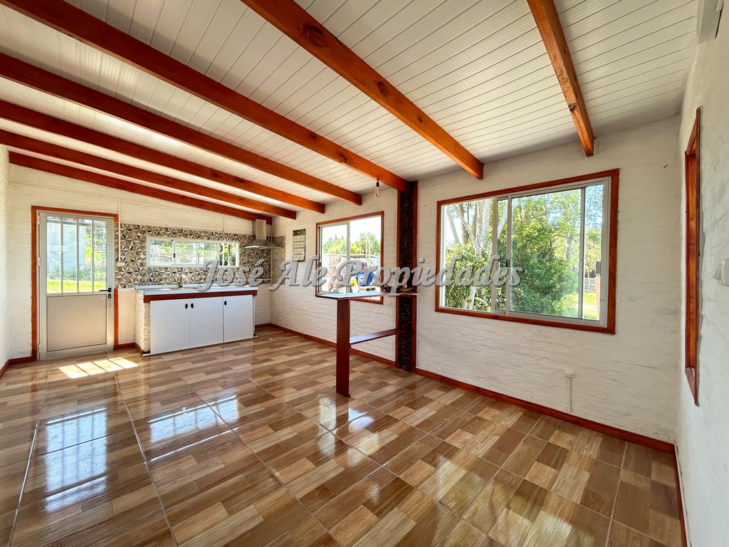 Imagen 2 de Casa ubicada en el Real de San Carlos a pocos cuadras de la Rambla de Colonia.