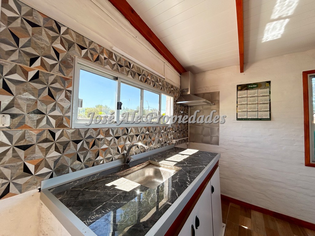 Imagen 5 de Casa ubicada en el Real de San Carlos a pocos cuadras de la Rambla de Colonia.