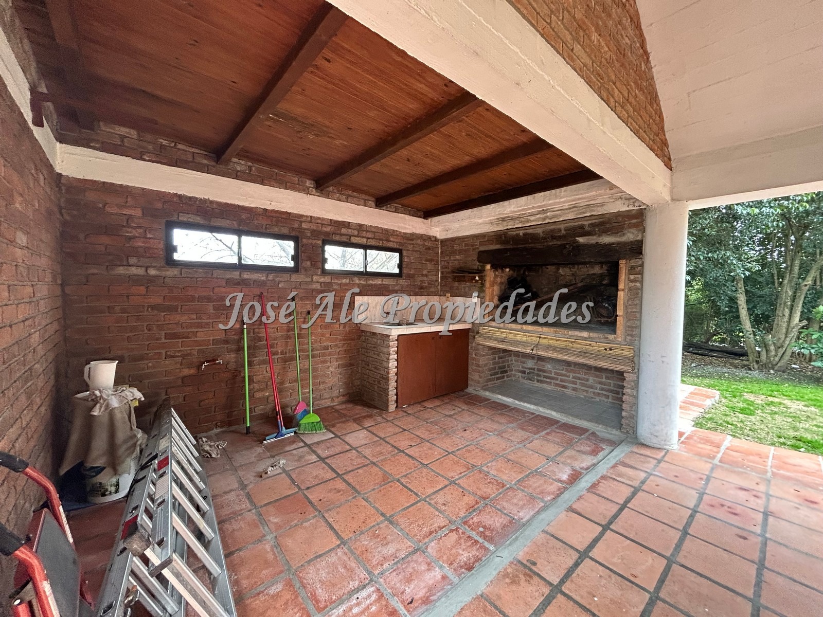 Imagen 10 de Importante propiedad de 176m2 ubicada a metros de la Rambla Costanera y playas de Colonia.