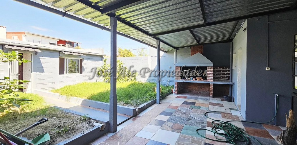 Imagen 9 de Casa de 2 dormitorios con apto independiente, Colonia.