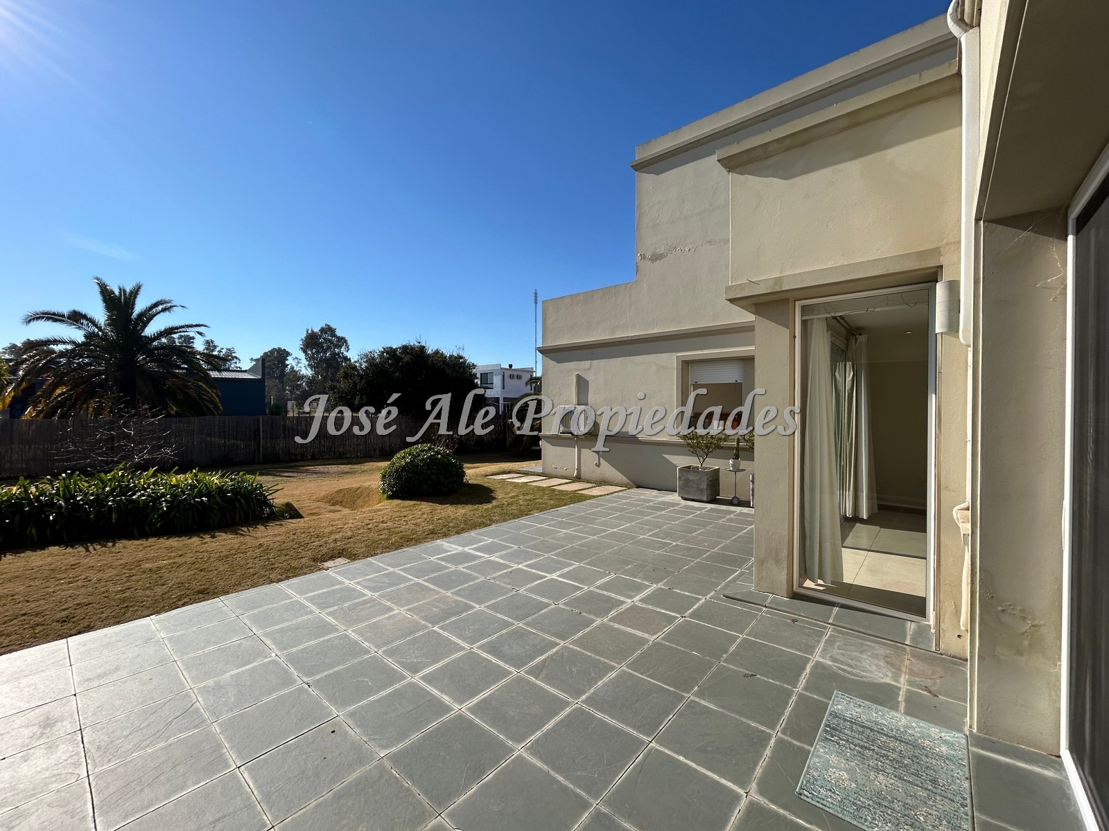 Imagen 10 de Destacada propiedad de 4 dormitorios y 4 baños en el Barrio Sheraton, Colonia.