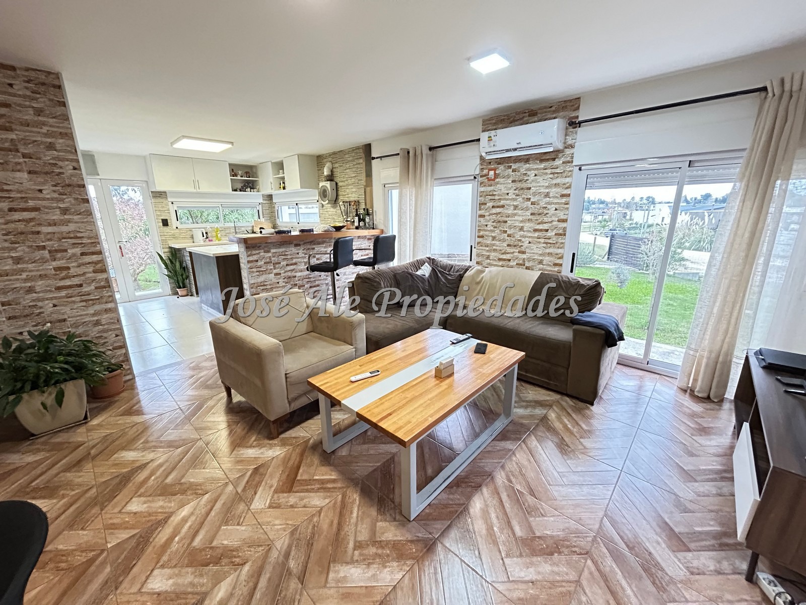 Imagen 4 de Hermosa casa de 3 dormitorios ubicada en el Real de San Carlos, Colonia.