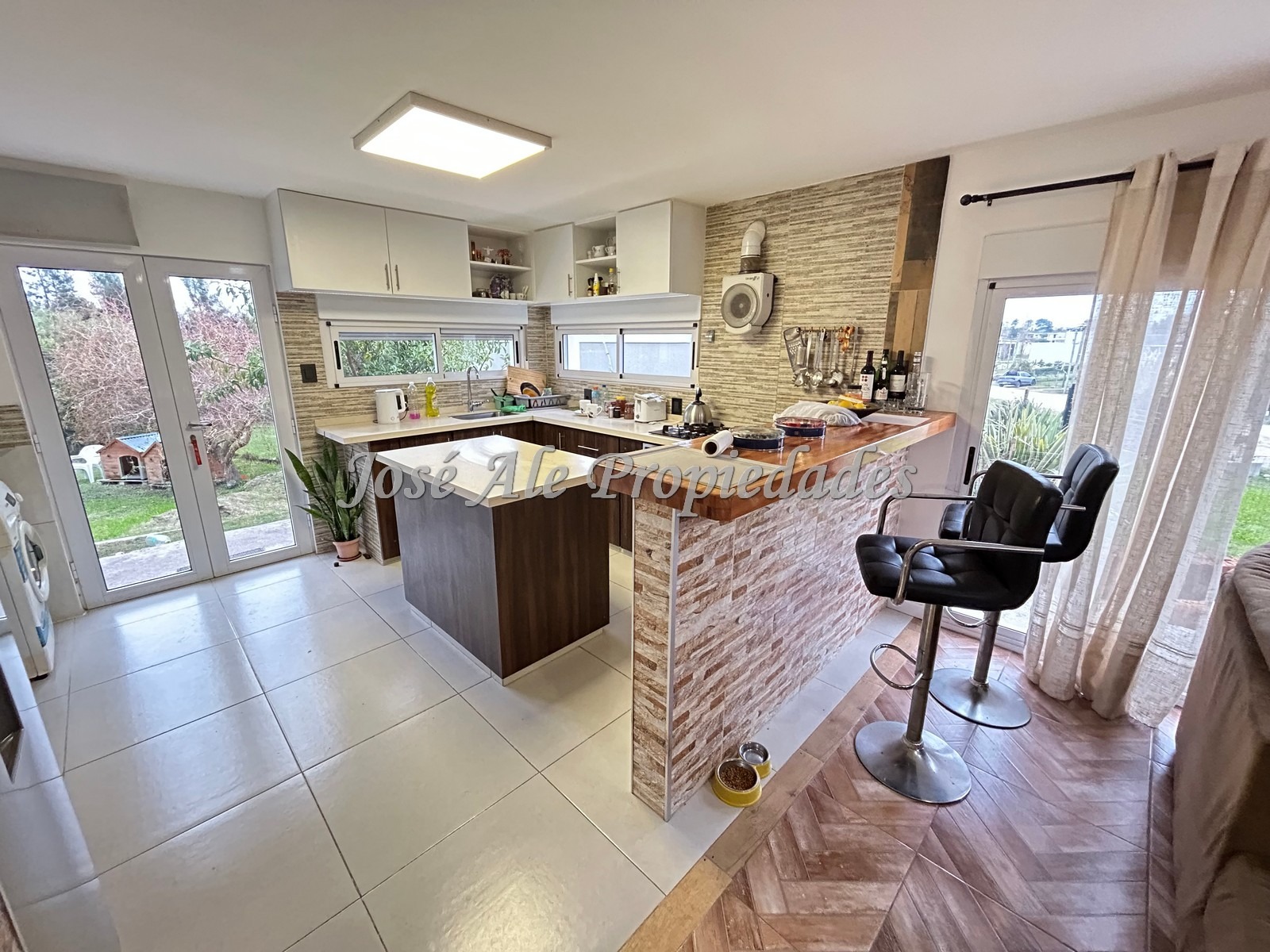 Imagen 7 de Hermosa casa de 3 dormitorios ubicada en el Real de San Carlos, Colonia.