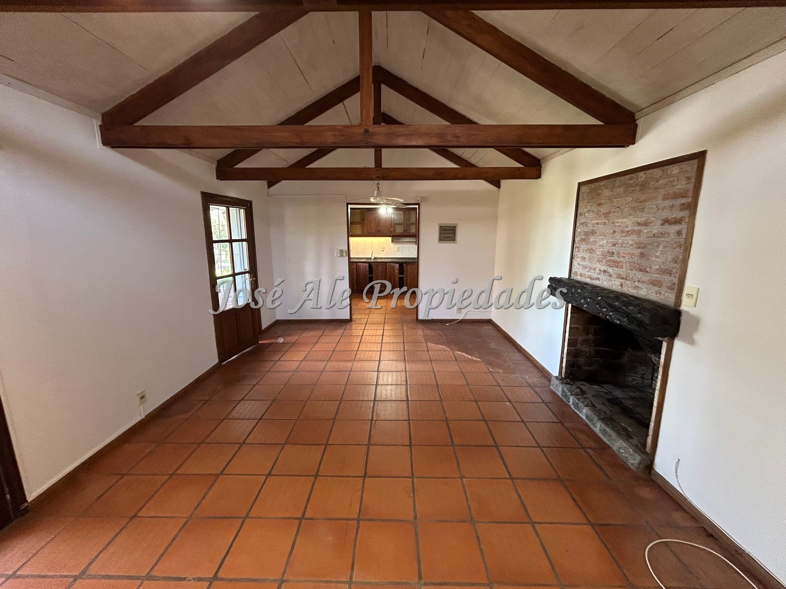 Imagen 6 de Hermosa propiedad ubicada en zona tranquila con vista al Rio de la Plata y a metros de la Rambla Costanera y Playas de Colonia.