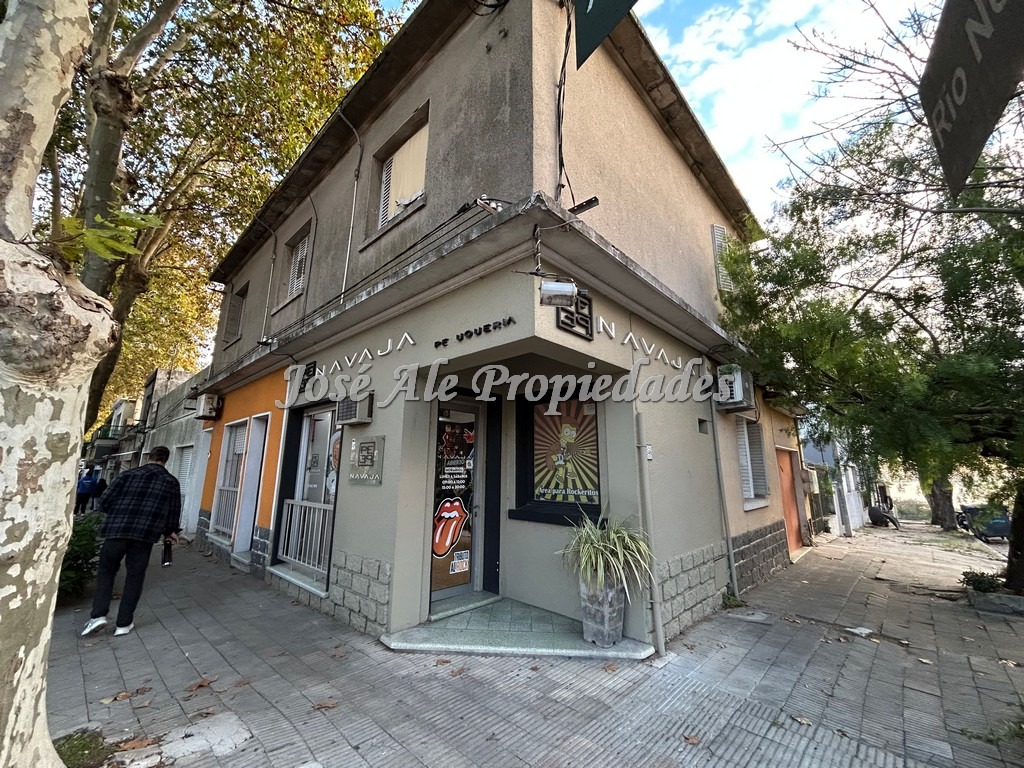 Imagen 2 de 4 Propiedades en un mismo padrón, ubicadas sobre la segunda Av. principal de Colonia, Av. Artigas. IDEAL INVERSIÓN!