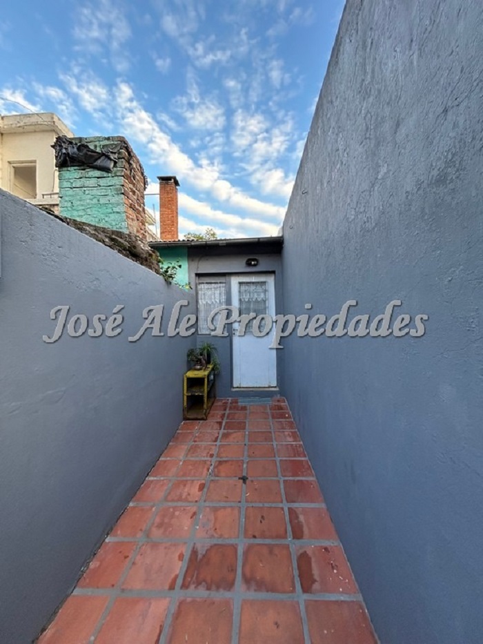 Imagen 4 de 4 Propiedades en un mismo padrón, ubicadas sobre la segunda Av. principal de Colonia, Av. Artigas. IDEAL INVERSIÓN!