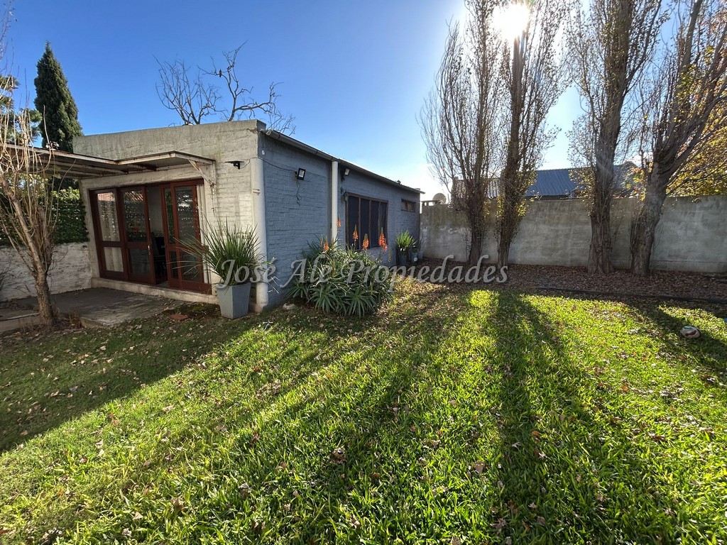 Imagen 9 de Gran propiedad de 5 habitaciones y 3 baños, ubicada a 50m metros de la Rambla Costanera y Playas de Colonia.