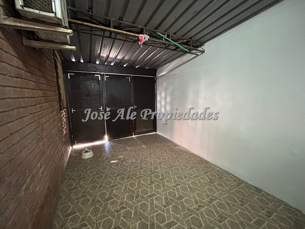 Imagen 10 de Vivienda de 3 dormitorios, ubicada en el general a 200m del Super Mágico, Colonia.