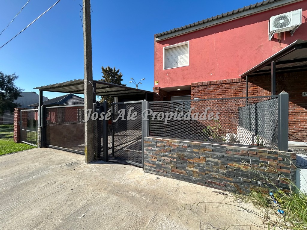 Imagen 2 de Vivienda de 3 dormitorios, ubicada en el general a 200m del Super Mágico, Colonia.