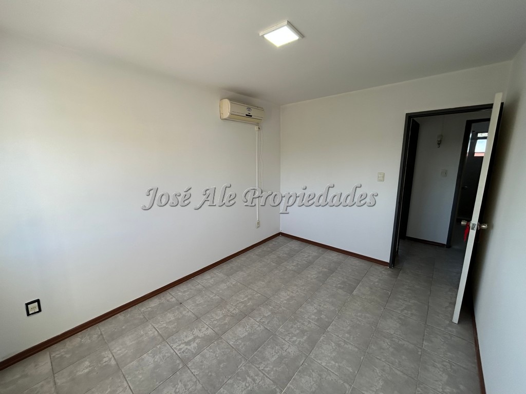 Imagen 8 de Vivienda de 3 dormitorios, ubicada en el general a 200m del Super Mágico, Colonia.