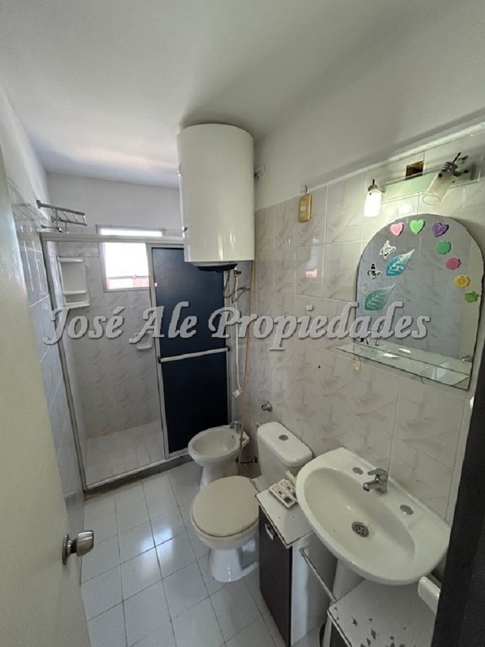 Imagen 9 de Vivienda de 3 dormitorios, ubicada en el general a 200m del Super Mágico, Colonia.