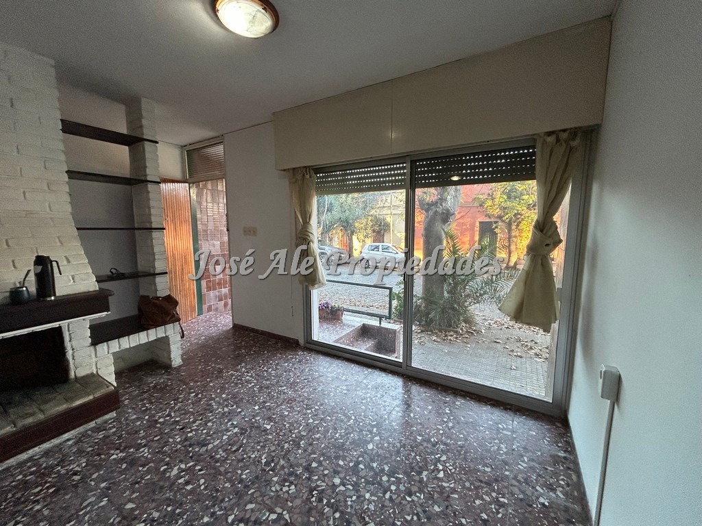 Imagen 3 de Casa de 4 dorm. ubicada a media cuadra de la icónica Puerta de la Ciudadela, barrio histórico de Colonia del Sacramento.