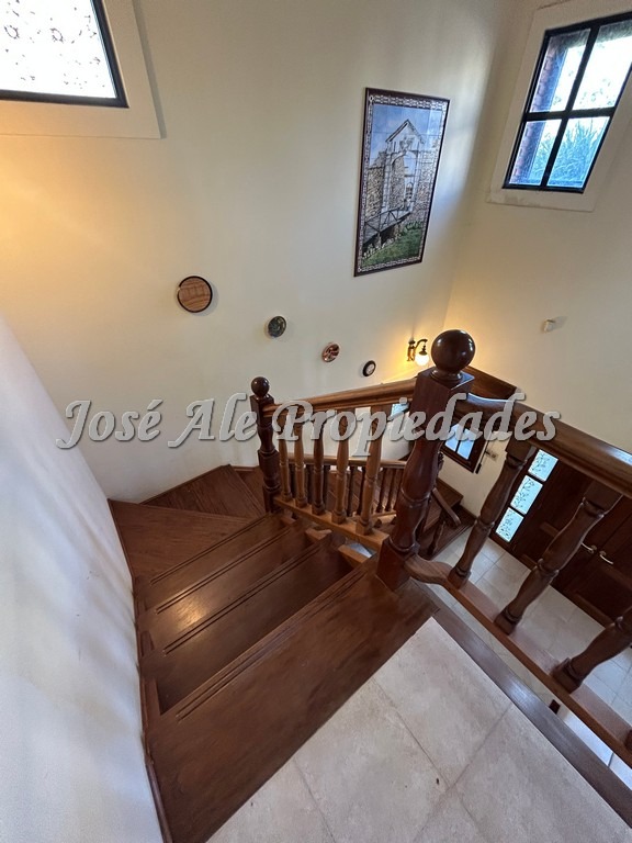 Imagen 5 de Hermosa casa de 3 dormitorios, ubicada a metros de la Rambla Costanera y playas de Colonia.