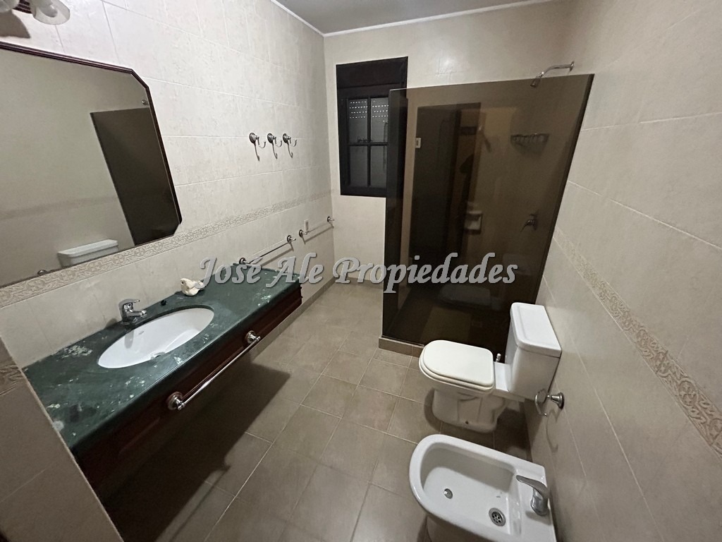 Imagen 8 de Hermosa casa de 3 dormitorios, ubicada a metros de la Rambla Costanera y playas de Colonia.