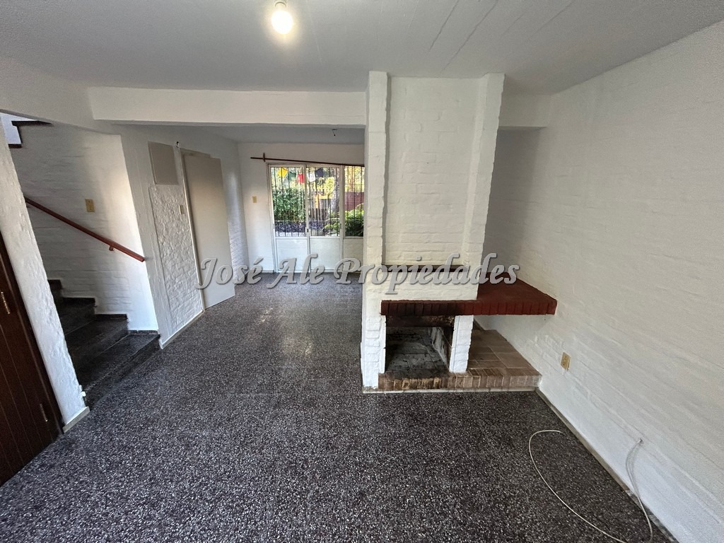 Imagen 1 de Casa en estupenda de 2 dormitorios en la zona de Real de San Carlos.