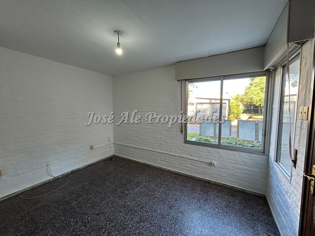 Imagen 2 de Casa en estupenda de 2 dormitorios en la zona de Real de San Carlos.