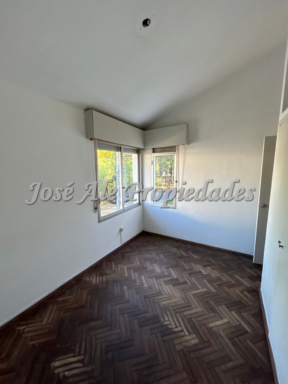 Imagen 6 de Casa en estupenda de 2 dormitorios en la zona de Real de San Carlos.